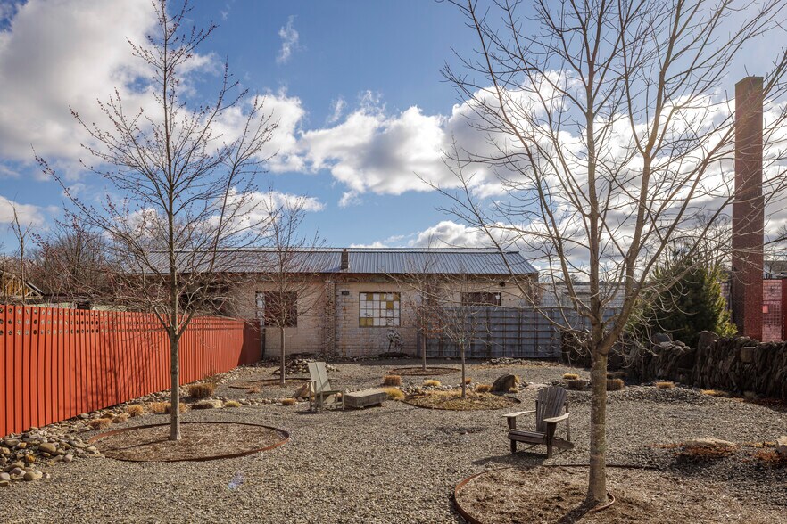 More Photos Of 78 Green St, Hudson Freestanding For Sale