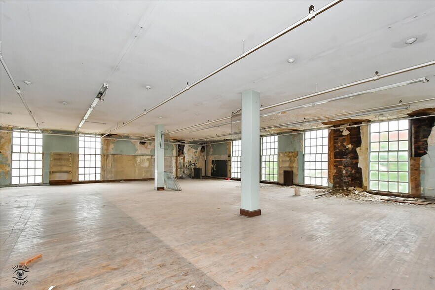 More Photos Of 800 La Salle St, Ottawa Office For Sale