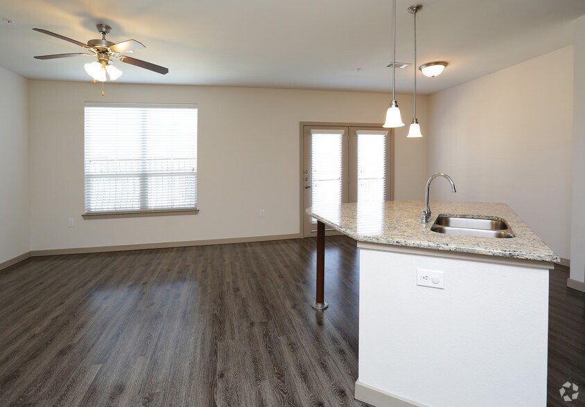 More Photos Of 1601 E Debbie Ln, Mansfield Apartments For Lease
