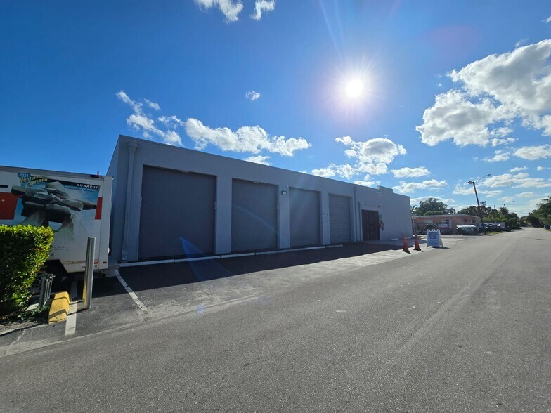 Primary Photo Of 1128 N Federal Hwy, Hollywood Warehouse For Lease
