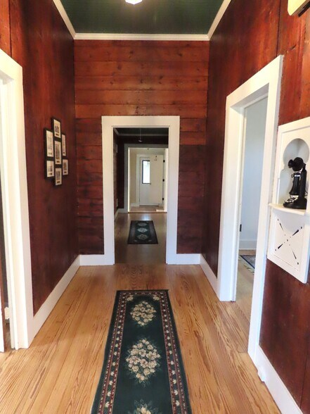 More Photos Of 1923 S Beckham Ave, Tyler Office Residential For Lease