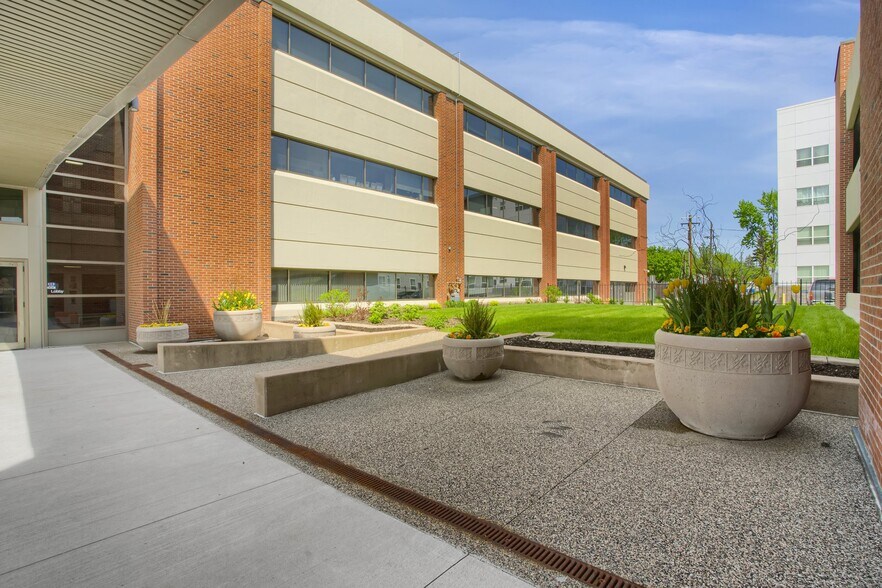 More Photos Of 570 Asbury St, Saint Paul Office For Lease