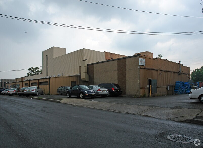 Primary Photo Of 18-36 Blanchard St, Newark Warehouse For Sale