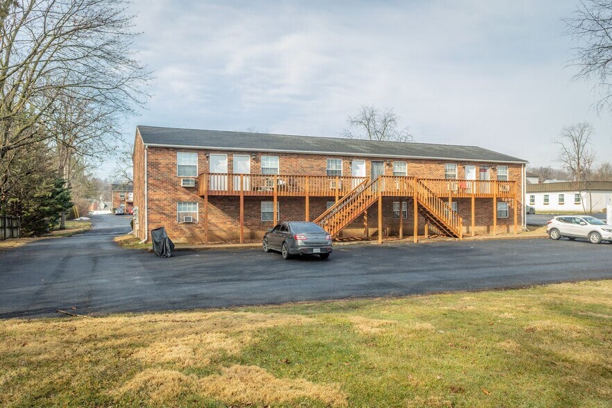 More Photos Of 990 Chicago Ave, Harrisonburg Apartments For Sale