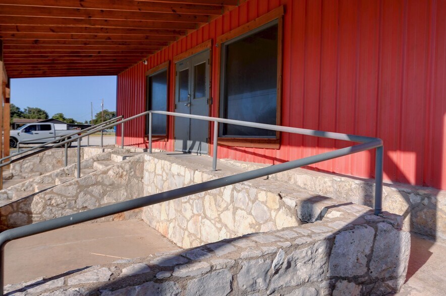 More Photos Of 1301 & 1307 Main St, Blanco Light Distribution For Sale