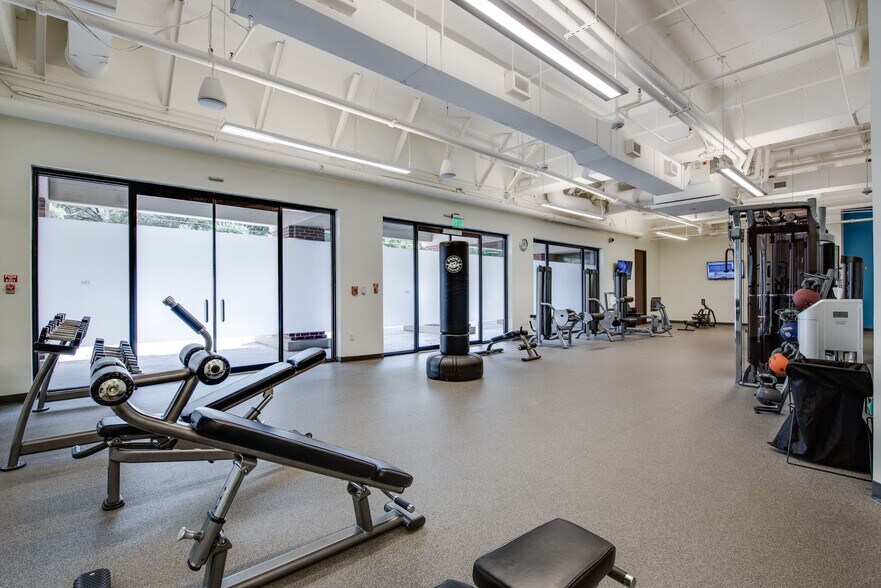 More Photos Of 14131 Midway Rd, Addison Office For Lease