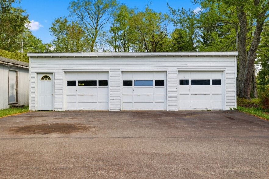 More Photos Of 1015 PA-390, Greentown Specialty For Sale