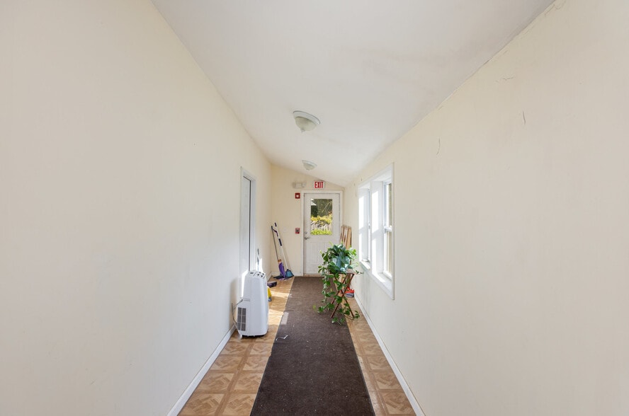 More Photos Of 32 Main St, Scottsville Storefront For Sale