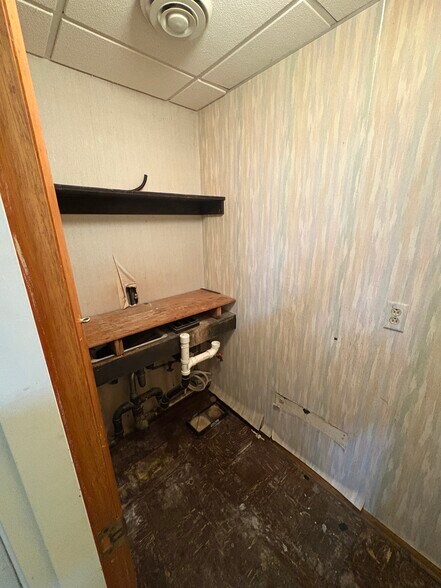 More Photos Of 2017 Sunset Blvd, Steubenville Office For Lease