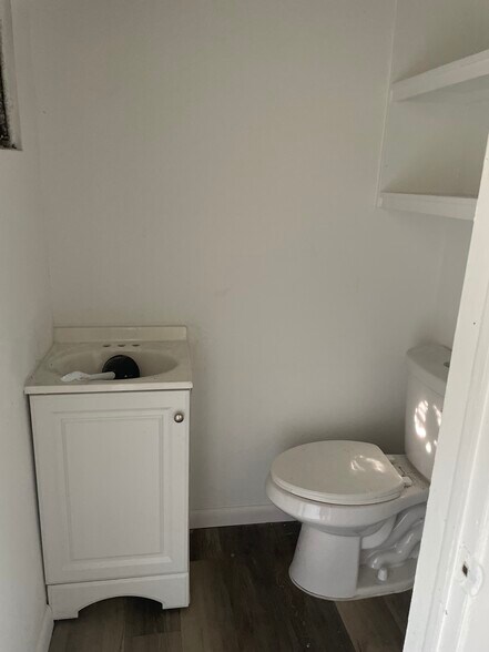 More Photos Of 9611 San Jose Blvd, Jacksonville Storefront Retail Office For Lease