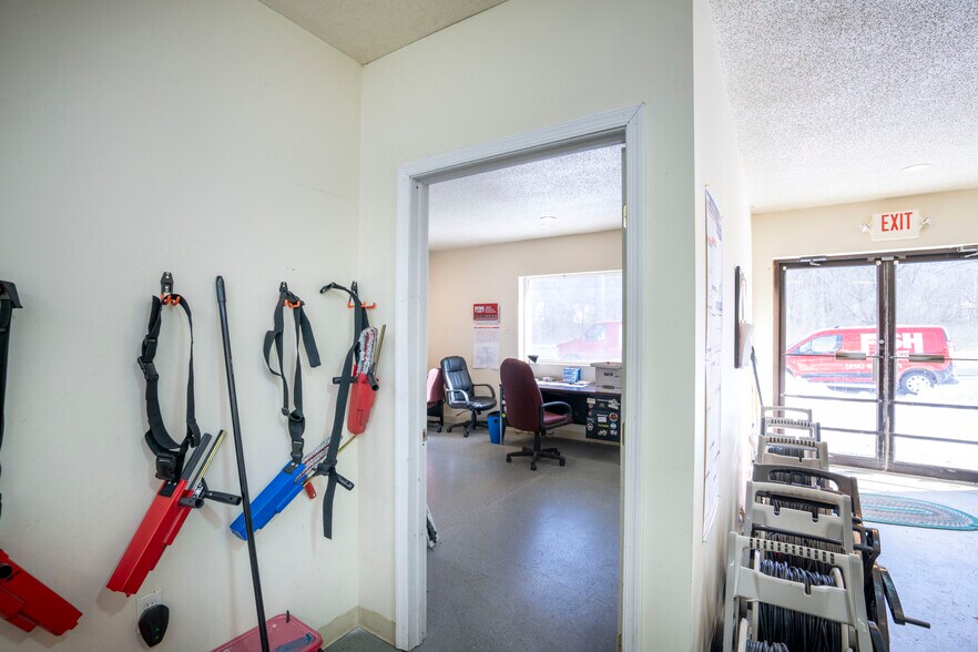 More Photos Of 3340 E Pleasant Valley Blvd, Altoona Freestanding For Sale