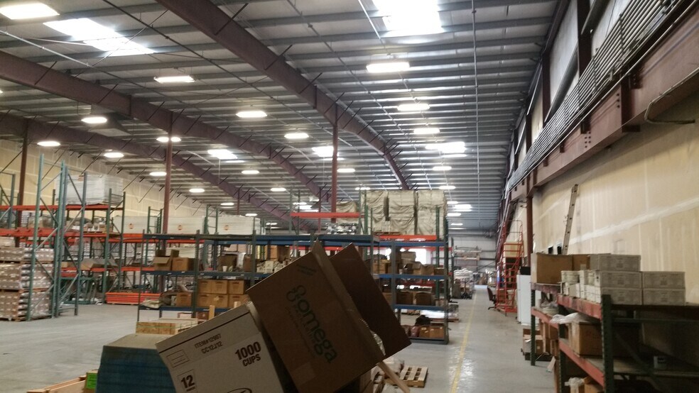 More Photos Of 3401 N Sillect Ave, Bakersfield Distribution For Lease