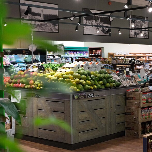 More Photos Of 5755 Cowrie St, Sechelt Storefront For Lease