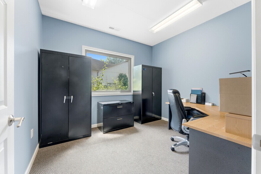 More Photos Of 913-921 Canyon Rd, Morgantown Flex For Lease