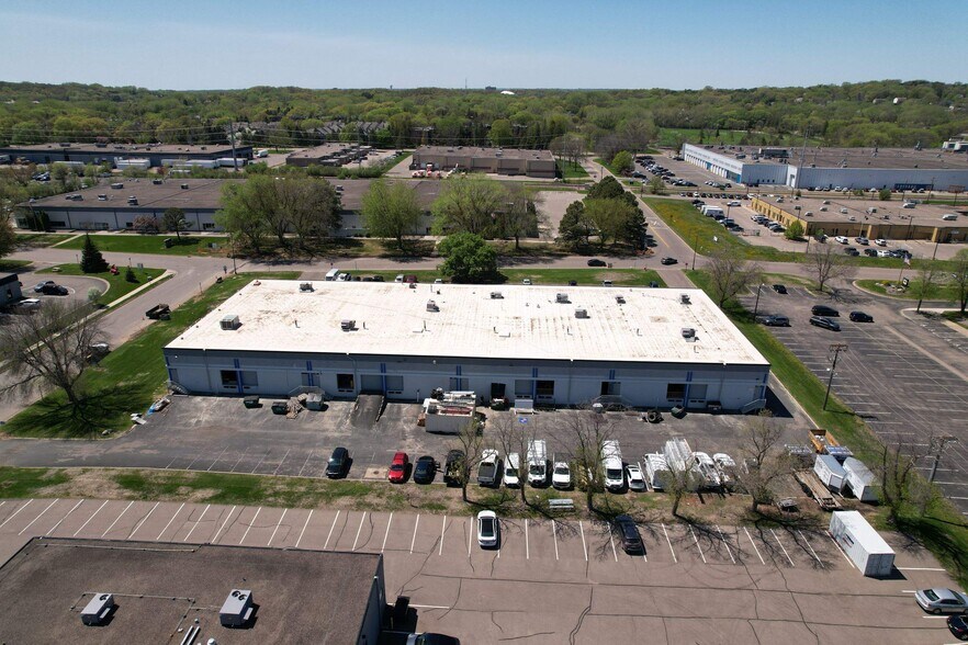 More Photos Of 7385-7399 Bush Lake Rd, Edina Showroom For Sale