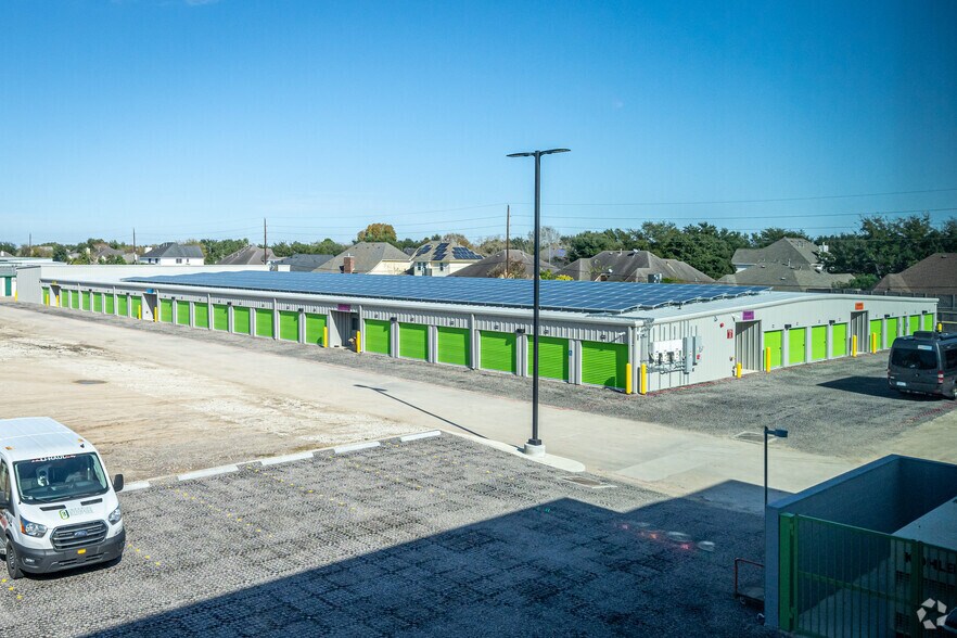 More Photos Of 15500 Voss Rd, Sugar Land Unknown For Sale