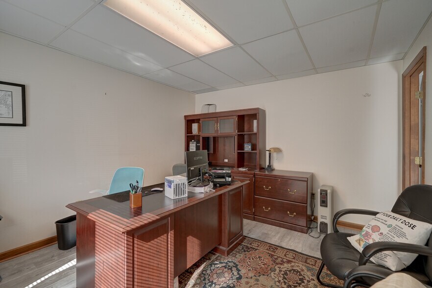 More Photos Of 2704 Lake Monticello Rd, Palmyra Office For Sale