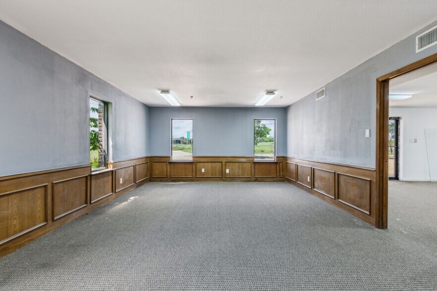 More Photos Of 351 Interstate Highway 30, Greenville Warehouse For Sale