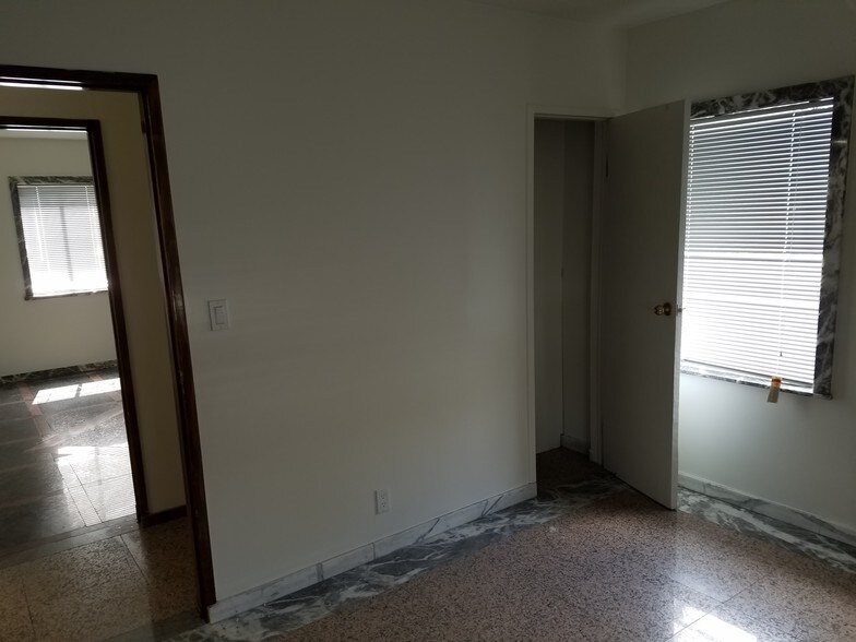 More Photos Of 16217 Gault St, Van Nuys Office For Sale