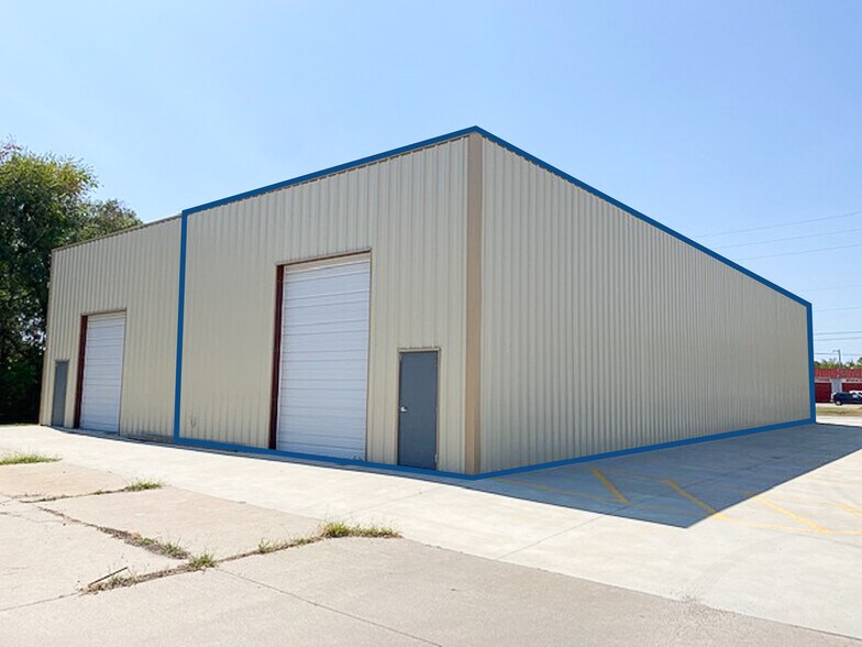 More Photos Of 206 N West St, Wichita Industrial For Lease