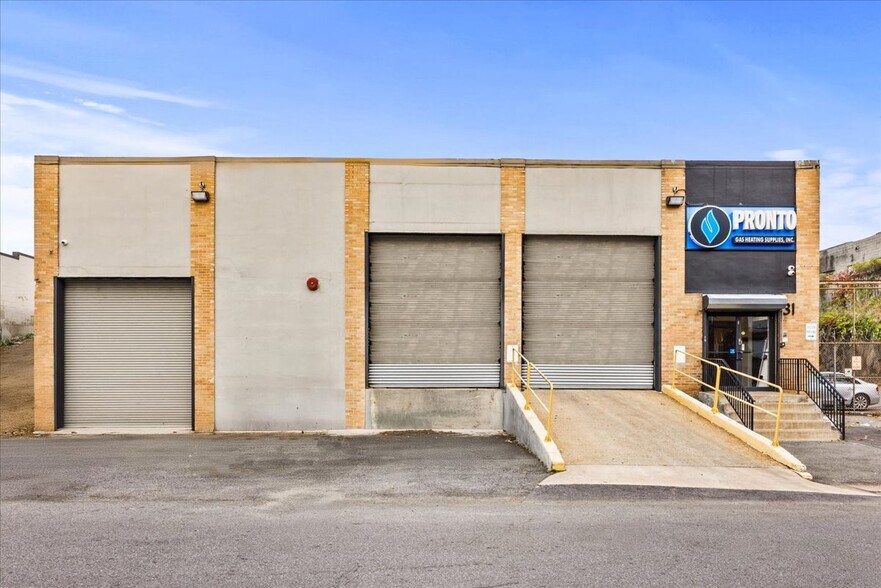 More Photos Of 31 Warren Pl, Mount Vernon Warehouse For Lease