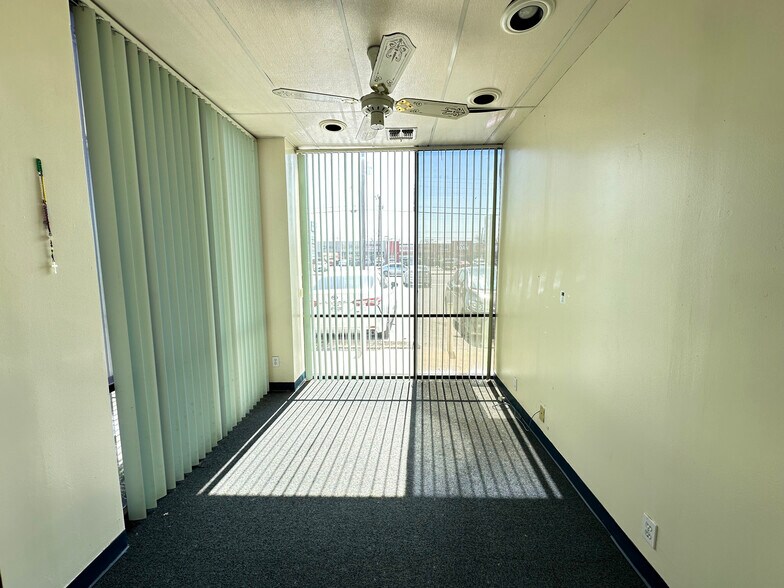 More Photos Of 1327-1329 SW Military Dr, San Antonio Medical For Lease