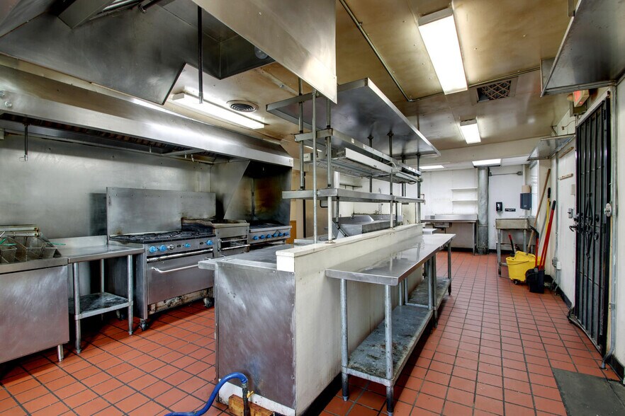 More Photos Of 4403 Broadway St, Quincy Office For Lease