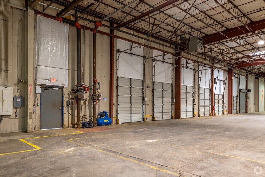 More Photos Of 11707 Steele Creek Rd, Charlotte Manufacturing For Lease