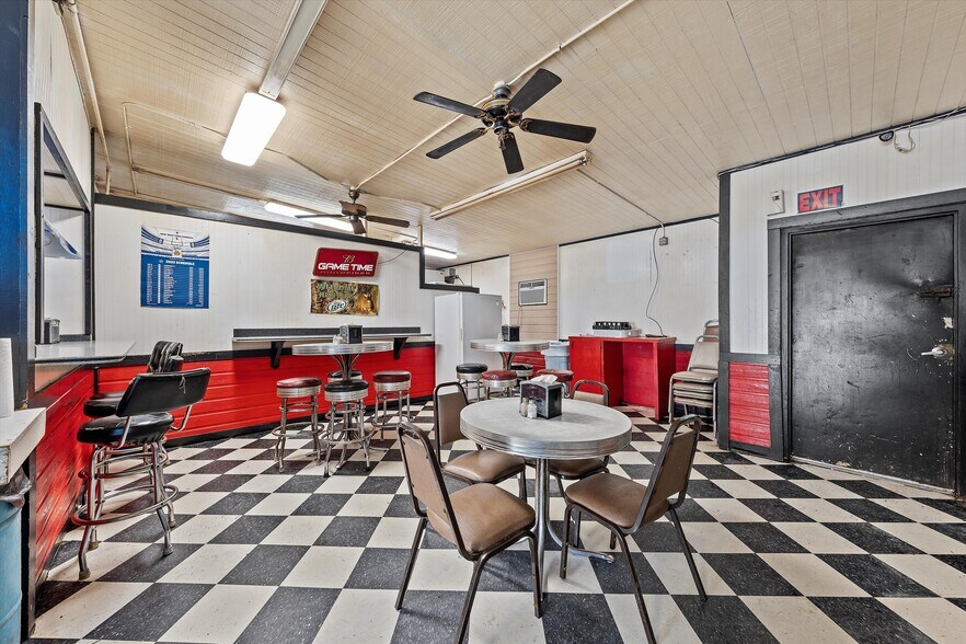 More Photos Of 201 W Oak St, West Service Station For Sale