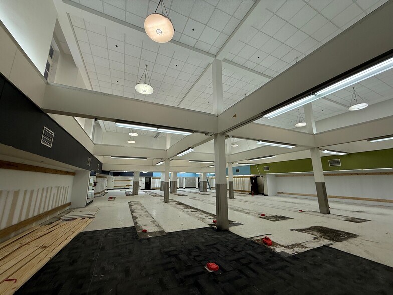 More Photos Of 619 Decatur St, New Orleans Drugstore For Lease