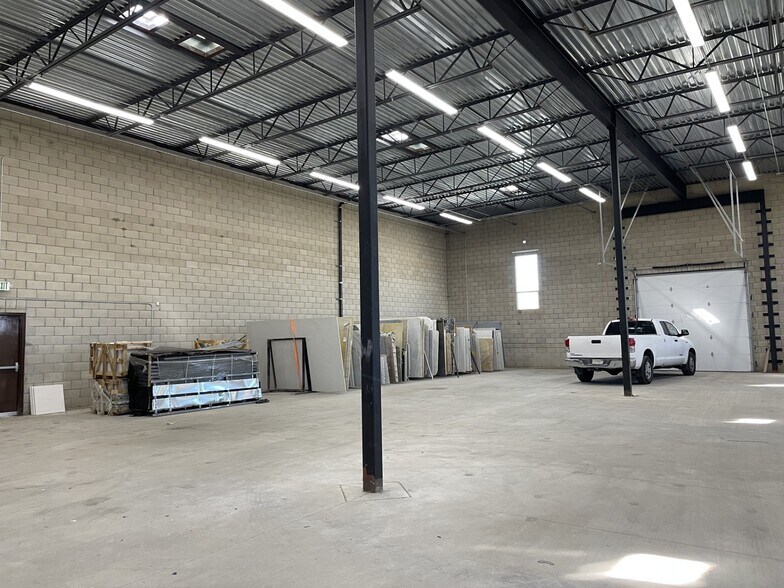 More Photos Of 610 E Avenue L, Lancaster Warehouse For Lease