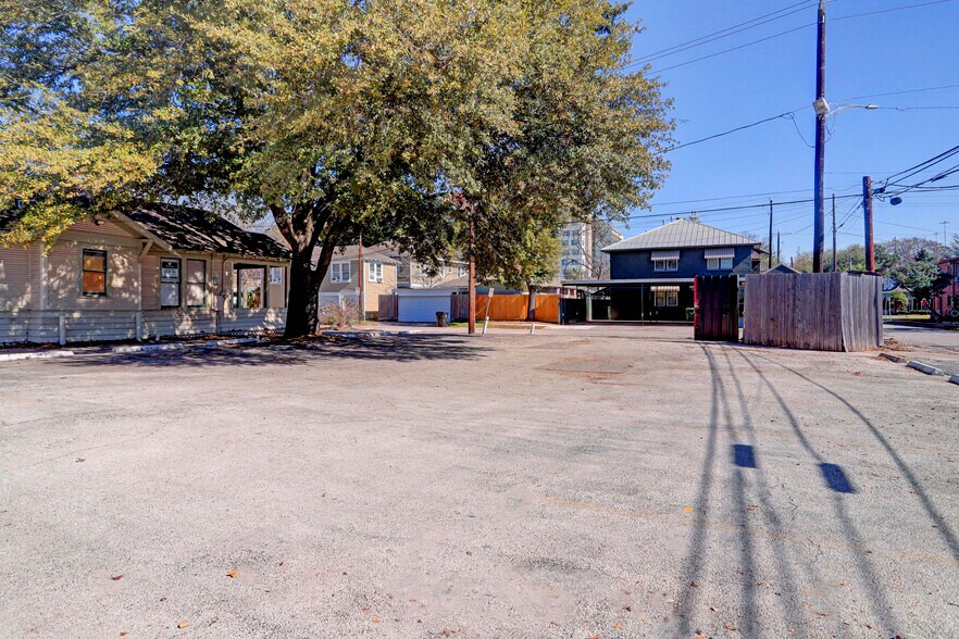 More Photos Of 4319-4321 Montrose Blvd, Houston Restaurant For Lease