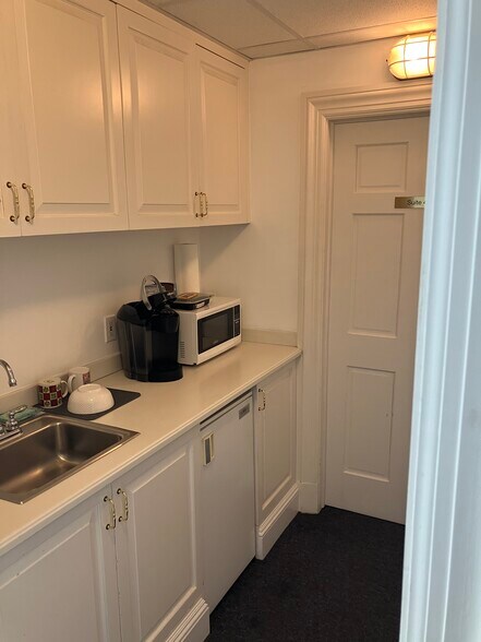 More Photos Of 27 Pine St, New Canaan Office For Lease