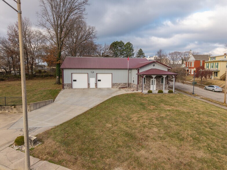 More Photos Of 200 S Memorial Dr, Independence General Retail For Lease