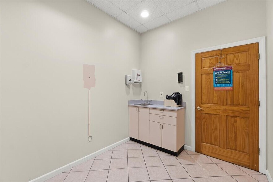 More Photos Of 391 Kennedy Blvd, Bayonne Medical For Sale