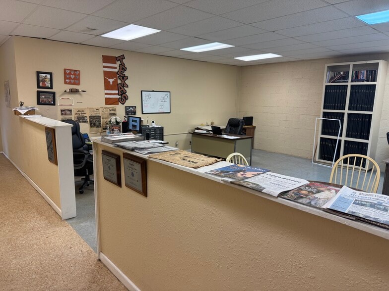 More Photos Of 306 W Main St, Atlanta Freestanding For Sale