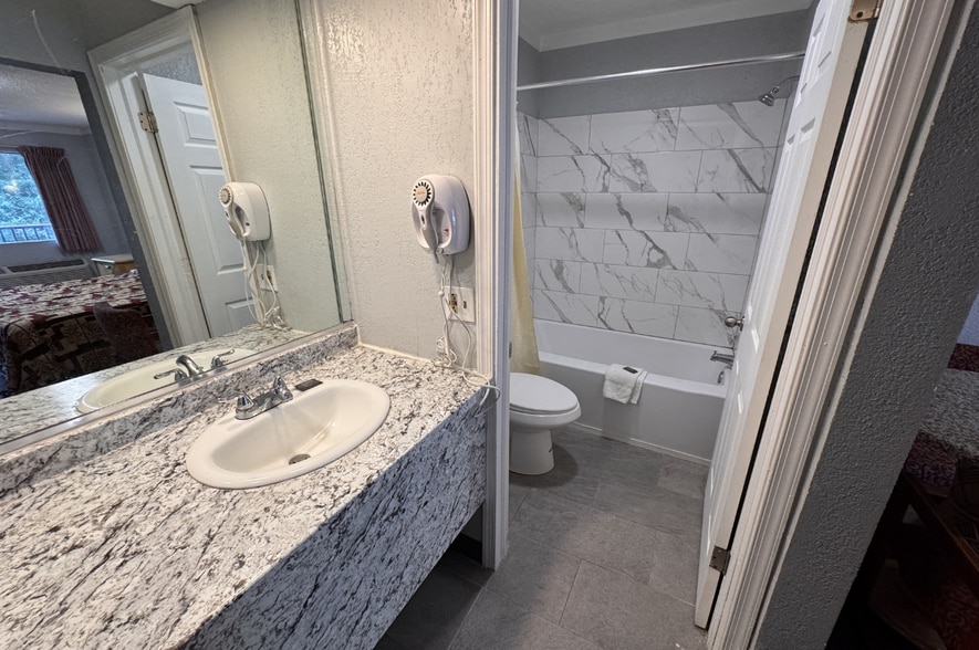 More Photos Of 206 E White Horse Pike, Galloway Hotel For Sale