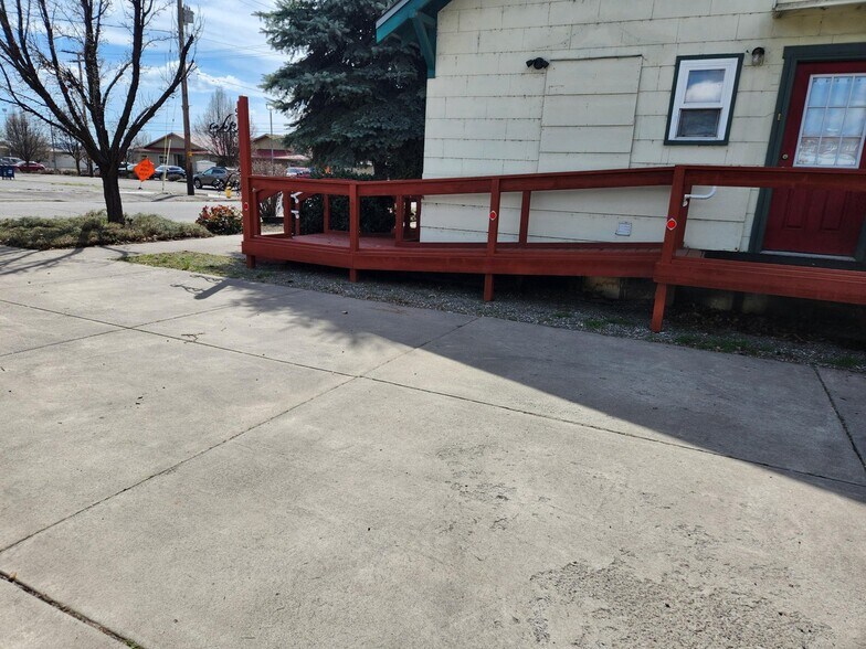 More Photos Of 325 S 5th St, Klamath Falls Medical For Sale