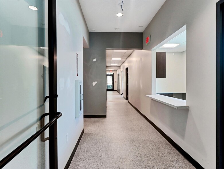 More Photos Of 7901 Palm River Rd, Tampa Medical For Lease