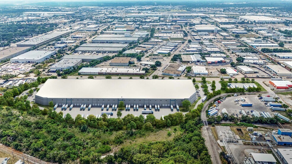 More Photos Of 2801 Wood Dr, Garland Distribution For Lease