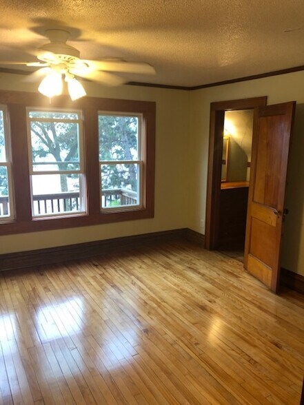 More Photos Of 6368 Elm St, North Branch Office For Sale