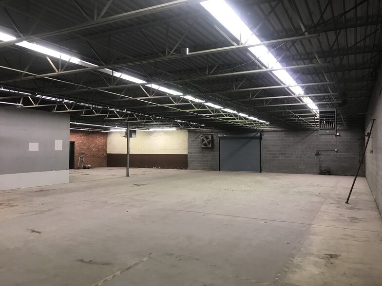 More Photos Of 2236 Southern Ave, Fayetteville Warehouse For Lease