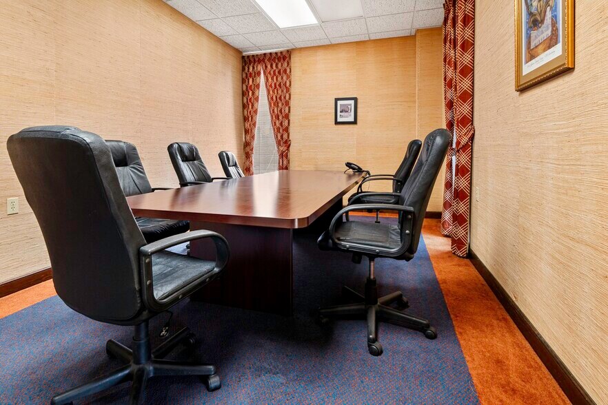 More Photos Of 1925 Industrial Blvd, Harvey Warehouse For Sale