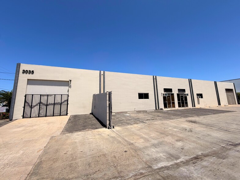 Primary Photo Of 3035 S Halladay St, Santa Ana Warehouse For Lease