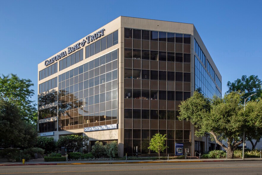 More Photos Of 16130 Ventura Blvd, Encino Office For Lease