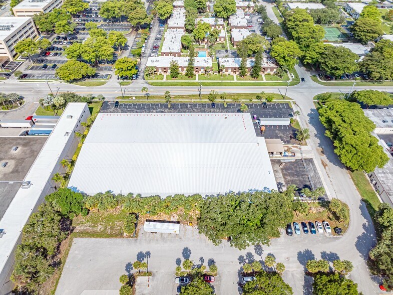 More Photos Of 198 Lock Rd, Deerfield Beach Warehouse For Lease