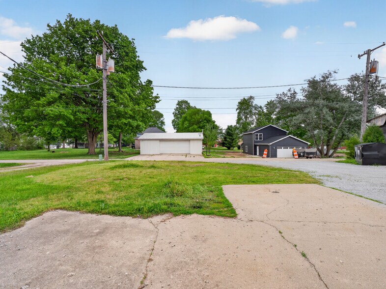 More Photos Of 217 State St, Ashley General Retail For Sale