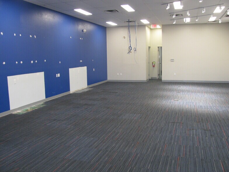 More Photos Of 1211-1217 NW Sheridan Rd, Lawton Unknown For Lease