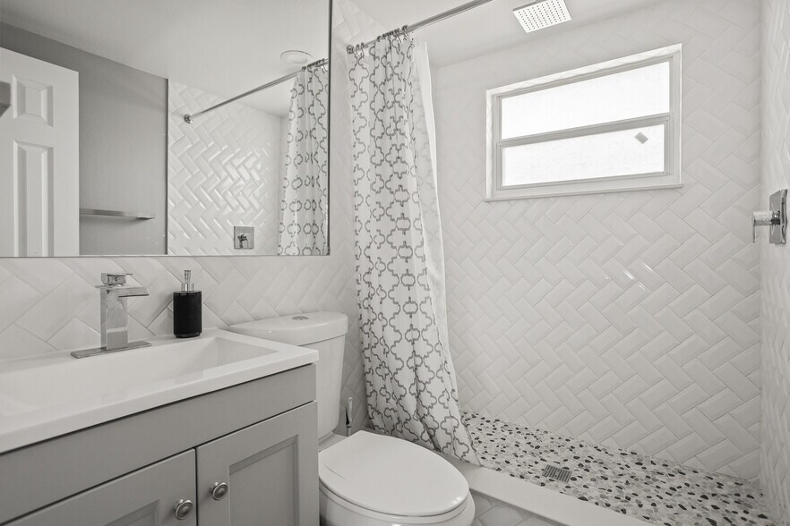 More Photos Of 8820 Rocky Creek Dr, Tampa Apartments For Sale