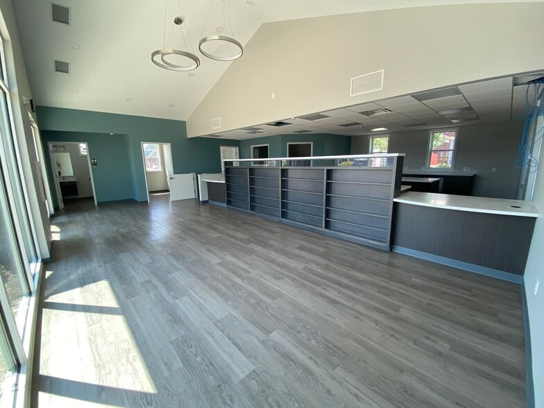 More Photos Of 8083 Vineyard Pky, Kalamazoo Freestanding For Lease